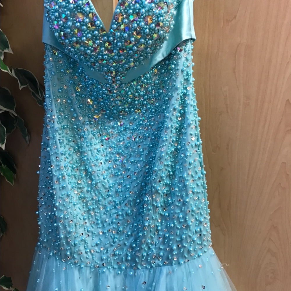 Dress - Picture 2 of 3